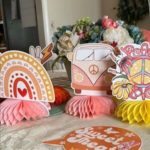 1970s look! Honeycomb decorations fir party